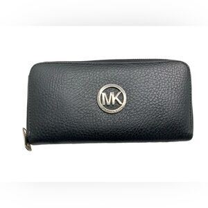 michael kors wallet pebbled Black Logo